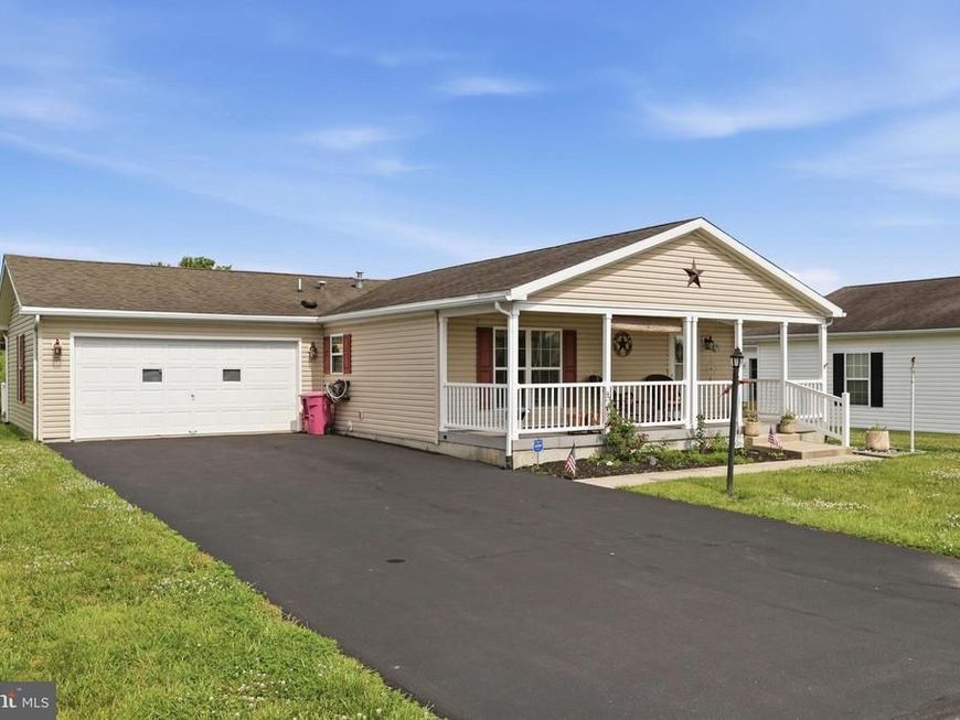 27 Eagles Watch N, Bechtelsville, PA 19505 Main Photo