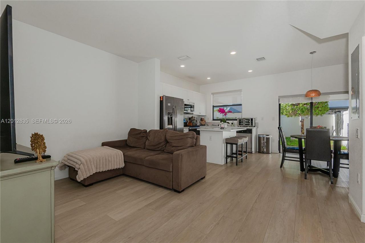 3323 W 106th Ter , Hialeah, FL 33018 Photo
