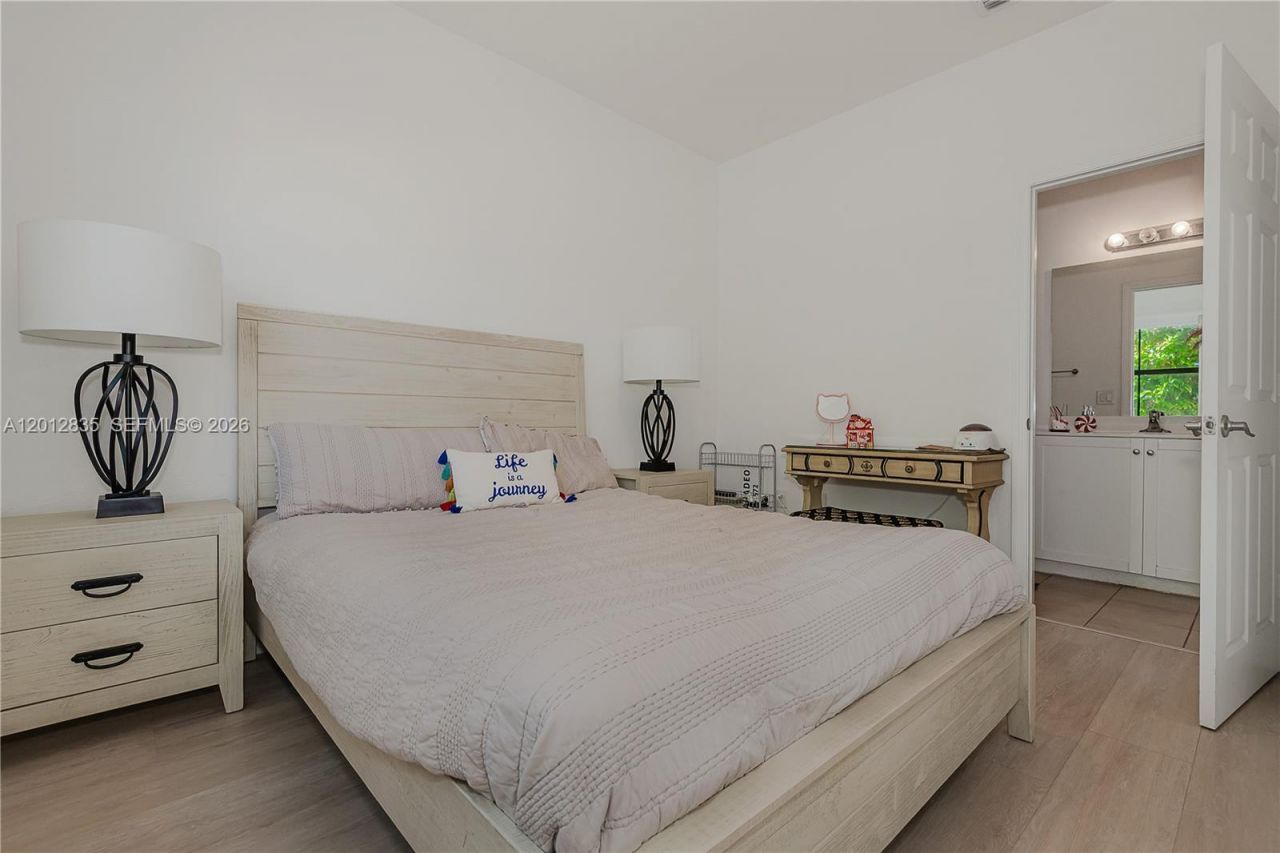 3323 W 106th Ter , Hialeah, FL 33018 Photo