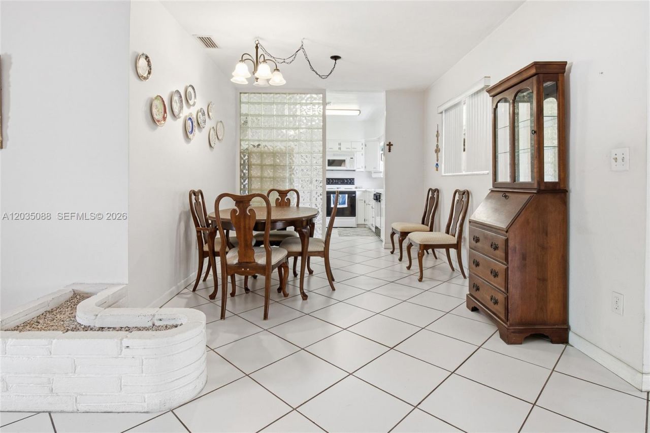 1490 Ludlam Dr, Miami Springs, FL 33166 Photo