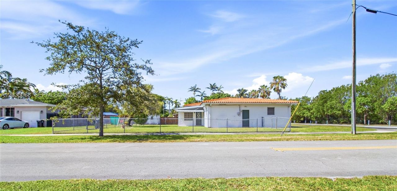 1490 Ludlam Dr, Miami Springs, FL 33166 Photo