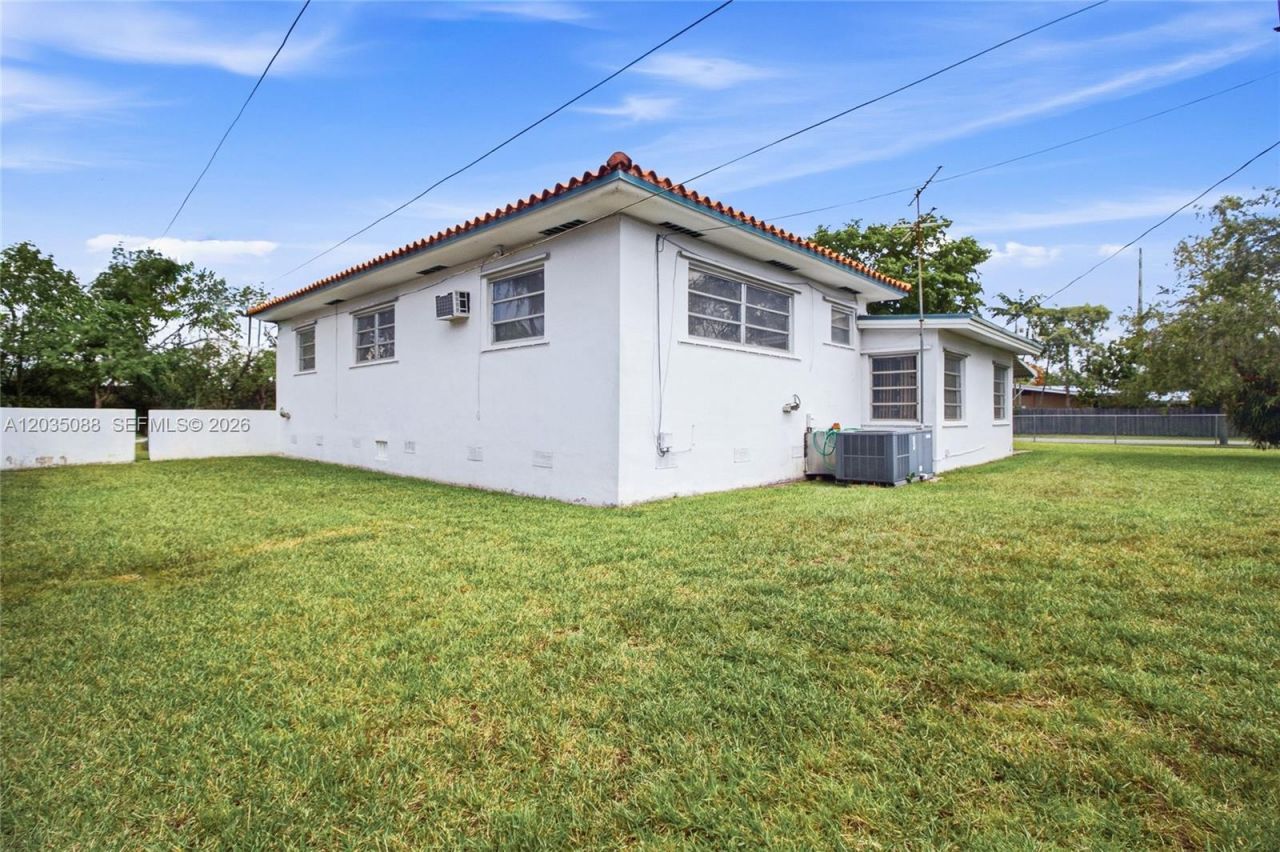 1490 Ludlam Dr, Miami Springs, FL 33166 Photo