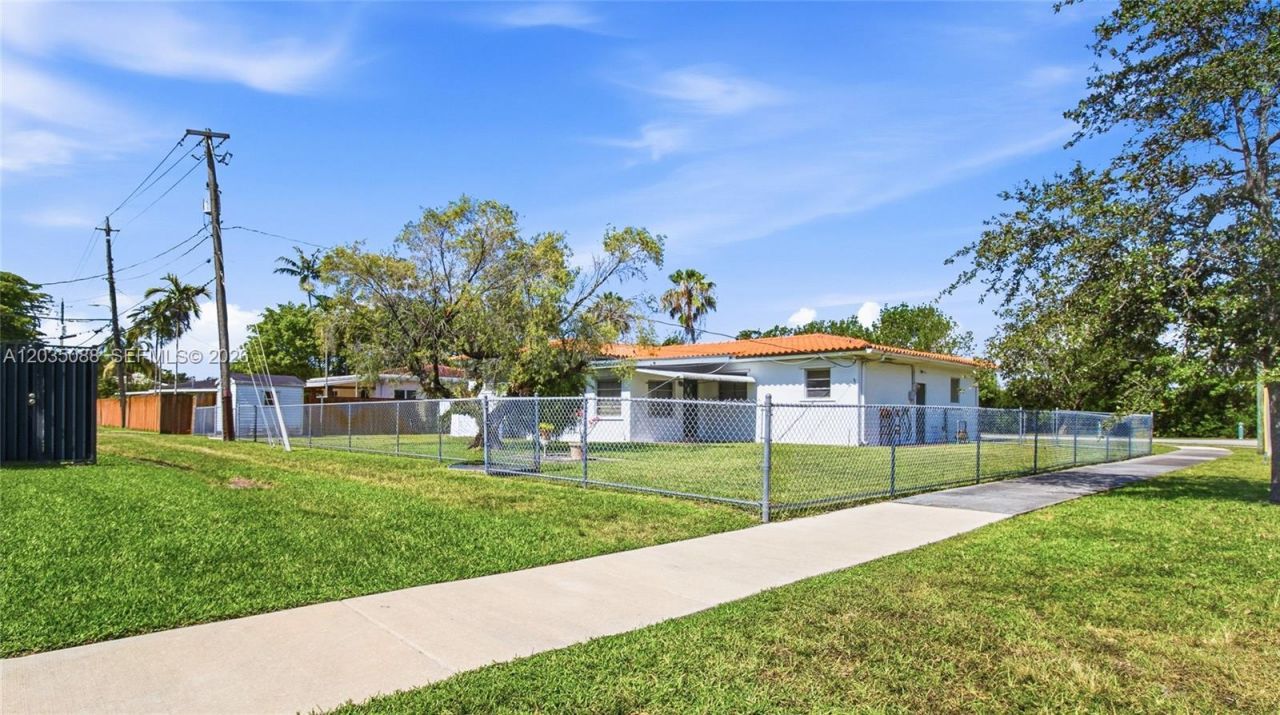 1490 Ludlam Dr, Miami Springs, FL 33166 Photo