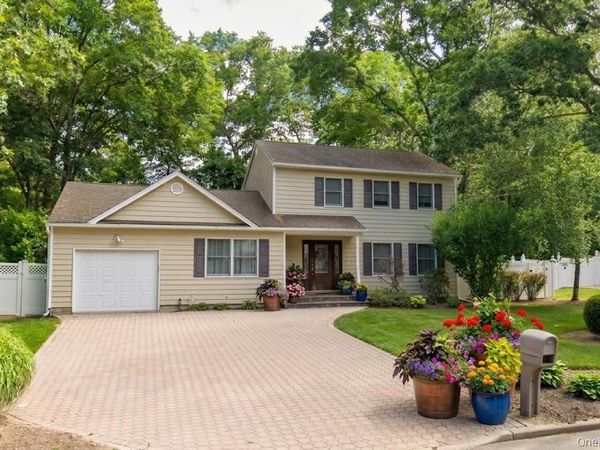 32 Scenic Hills Drive , Ridge, NY 11961