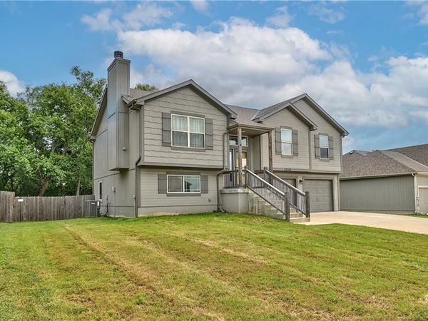 20022 W 220th Terrace, Spring Hill, KS 66083