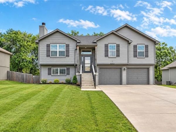 20022 W 220th Terrace, Spring Hill, KS 66083