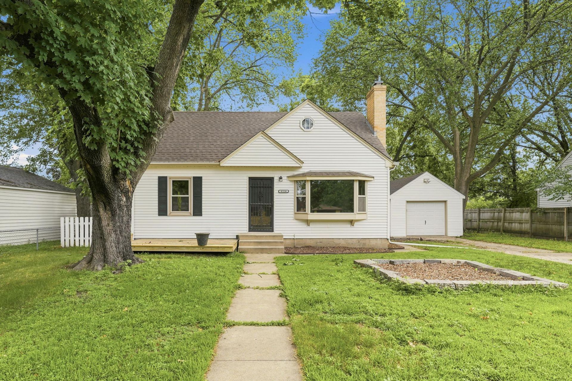 6114 Dupont Avenue N, Brooklyn Center, MN 55430 Main Photo