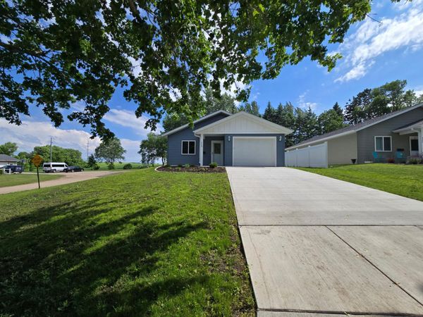 528 E St Charles Avenue , Fergus Falls, MN 56537