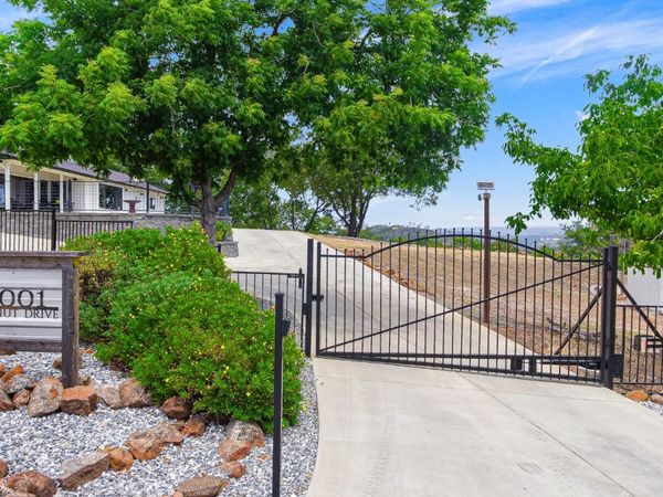 4001 Walnut Dr, Rescue, CA 95672