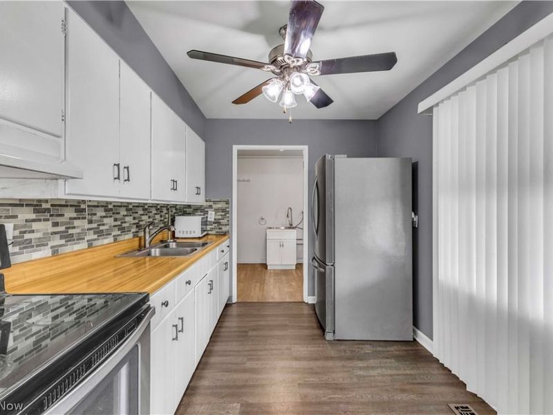 6674 Newbury Lane, Cleveland, OH 44130 Photo 10