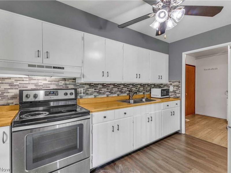 6674 Newbury Lane, Cleveland, OH 44130 Photo 11
