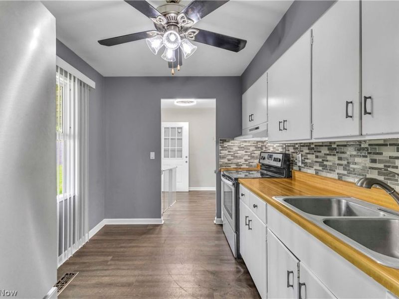 6674 Newbury Lane, Cleveland, OH 44130 Photo 12
