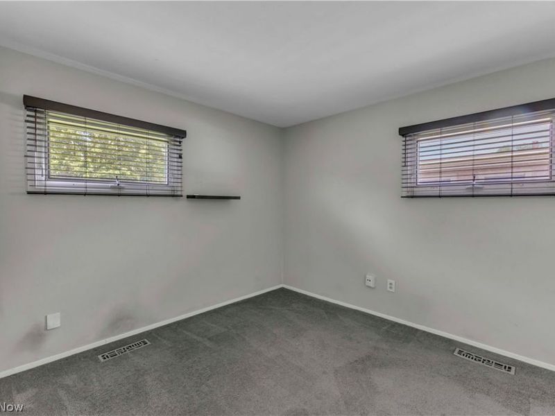 6674 Newbury Lane, Cleveland, OH 44130 Photo 15