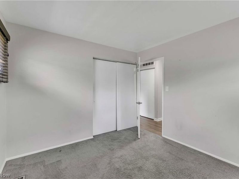 6674 Newbury Lane, Cleveland, OH 44130 Photo 16