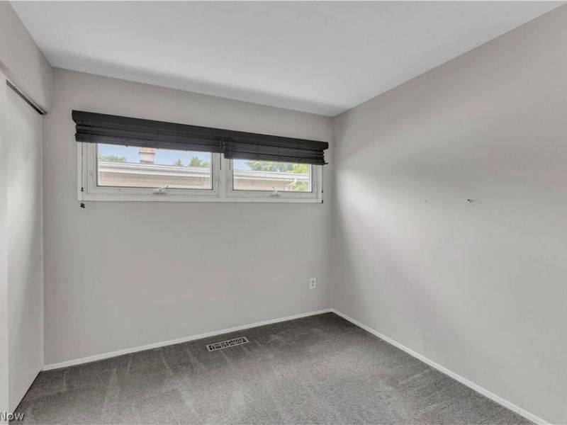 6674 Newbury Lane, Cleveland, OH 44130 Photo 17
