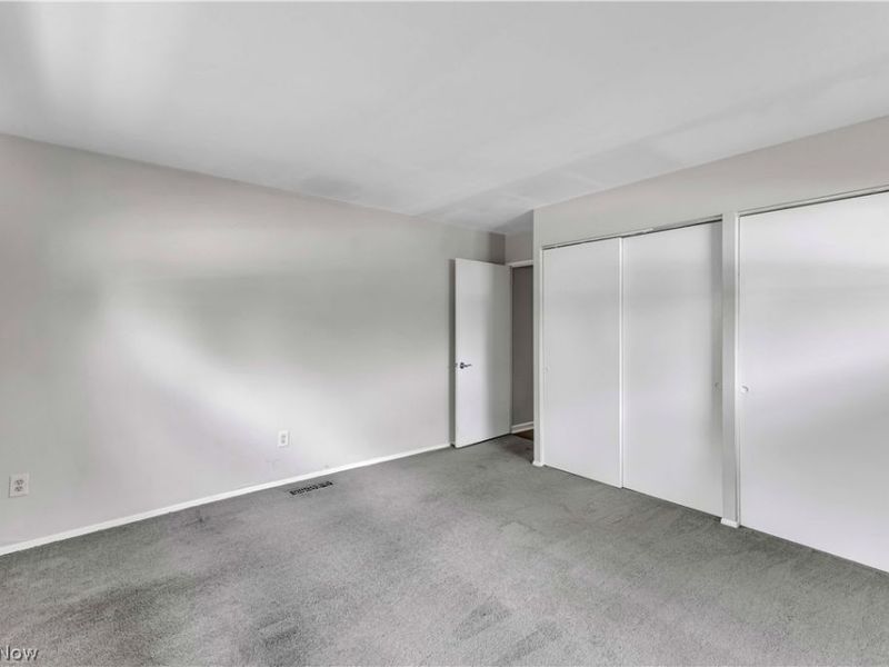 6674 Newbury Lane, Cleveland, OH 44130 Photo 21
