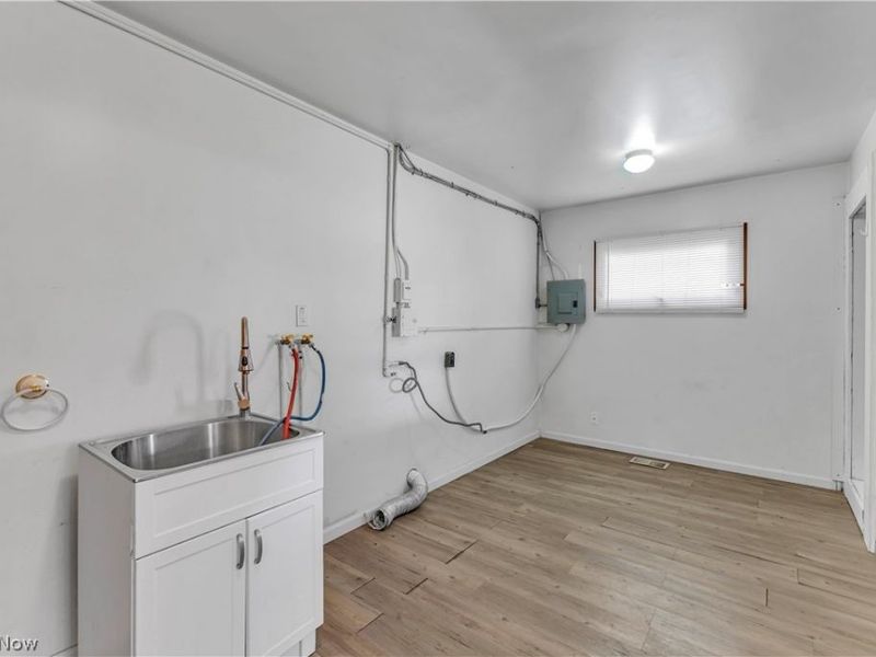 6674 Newbury Lane, Cleveland, OH 44130 Photo 22
