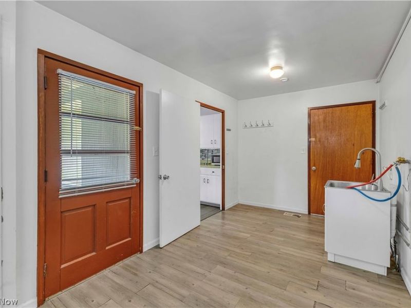 6674 Newbury Lane, Cleveland, OH 44130 Photo 23