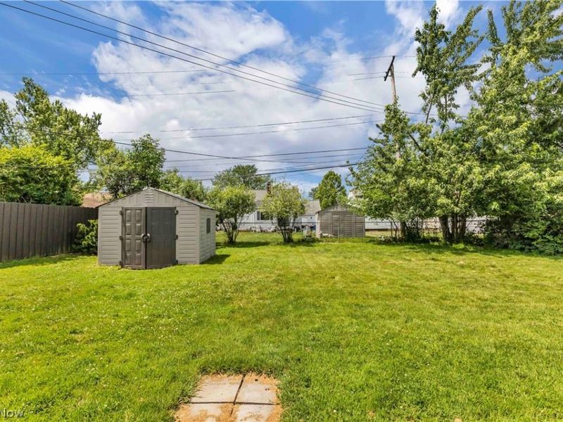 6674 Newbury Lane, Cleveland, OH 44130 Photo 25