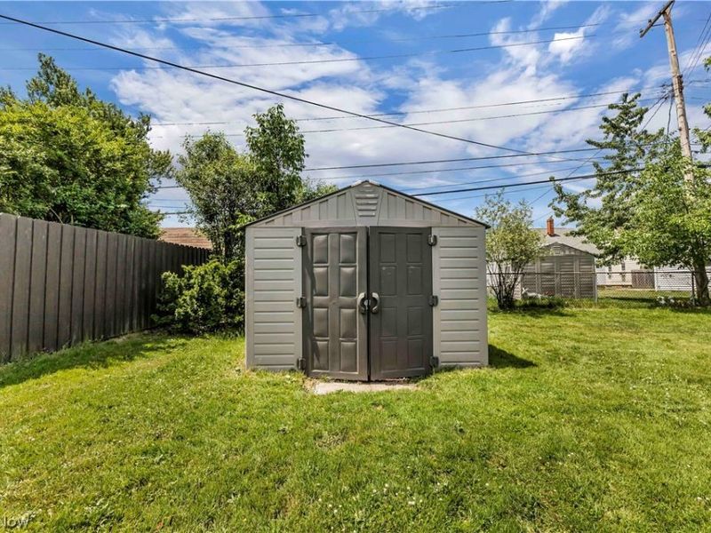 6674 Newbury Lane, Cleveland, OH 44130 Photo 30