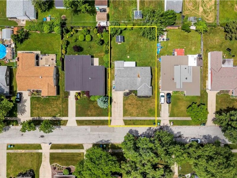 6674 Newbury Lane, Cleveland, OH 44130 Photo 32