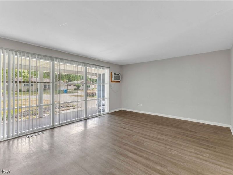 6674 Newbury Lane, Cleveland, OH 44130 Photo 7