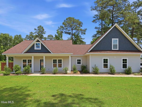 277 B And B Loop, Raeford, NC 28376