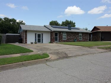 2042 W Toledo Street , Broken Arrow, OK 74012