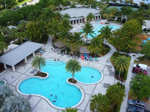 2584 Vine AVE, NAPLES, FL 34120