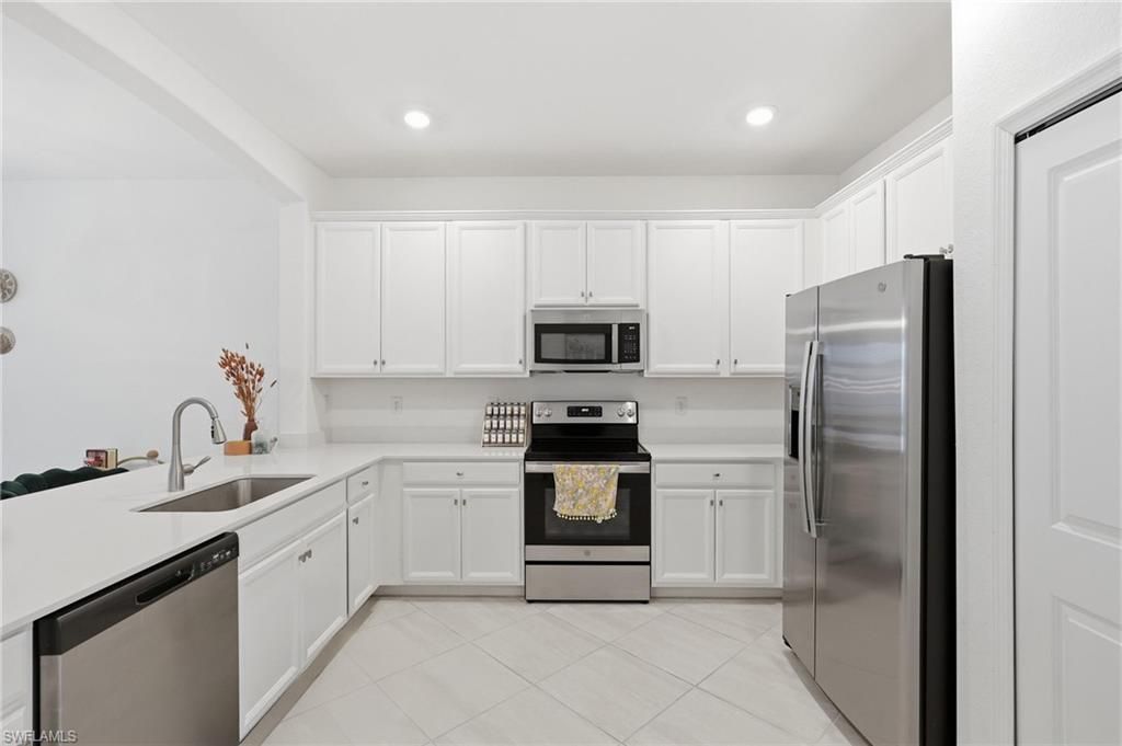 2584 Vine Ave, Naples, FL 34120 Photo