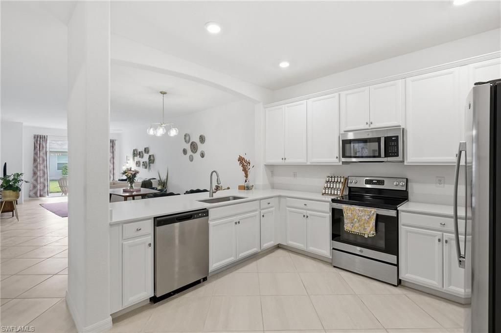 2584 Vine Ave, Naples, FL 34120 Photo