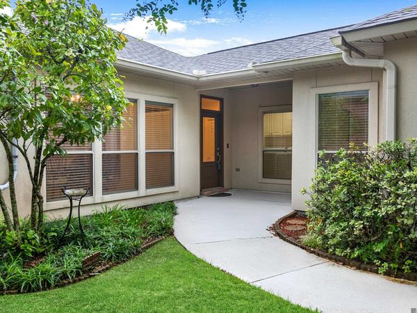 5310 Courtyard Dr, Gonzales, LA 70737