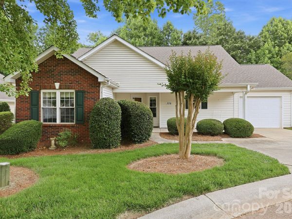 228 Oak Village Parkway, Mooresville, NC 28117