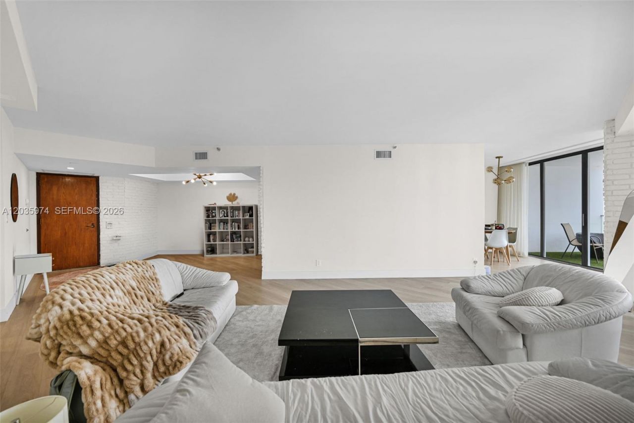 19707 Turnberry Way , Unit 17A, Aventura, FL 33180 Photo
