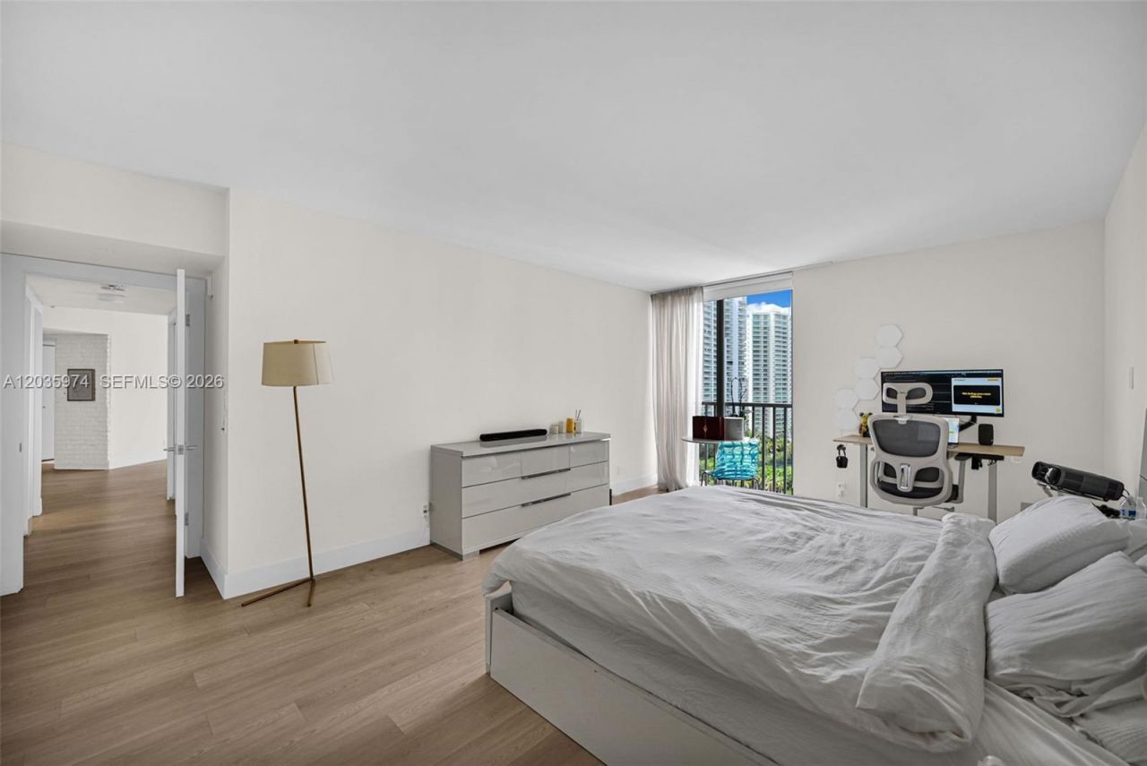 19707 Turnberry Way , Unit 17A, Aventura, FL 33180 Photo