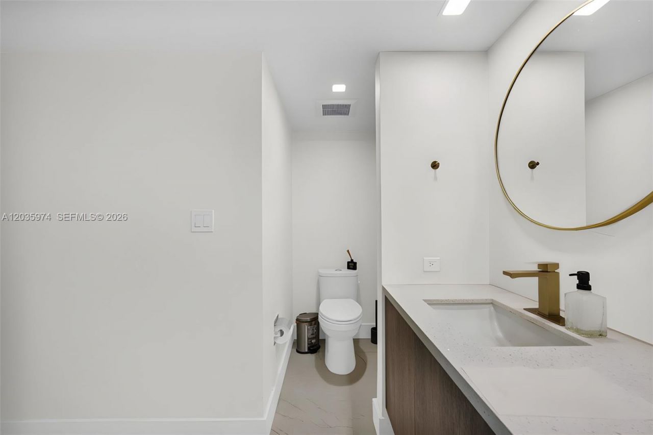 19707 Turnberry Way , Unit 17A, Aventura, FL 33180 Photo