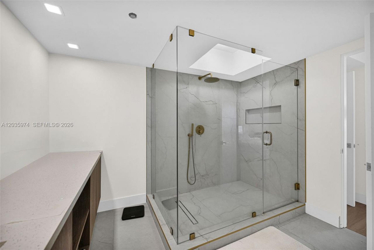 19707 Turnberry Way , Unit 17A, Aventura, FL 33180 Photo