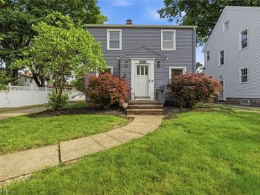 9704 Elsmere Drive, Parma, OH 44130