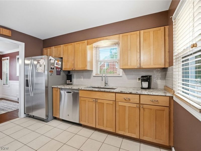 9704 Elsmere Drive, Parma, OH 44130 Photo 12