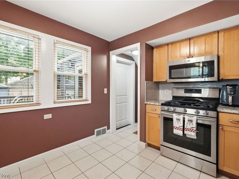 9704 Elsmere Drive, Parma, OH 44130 Photo 15