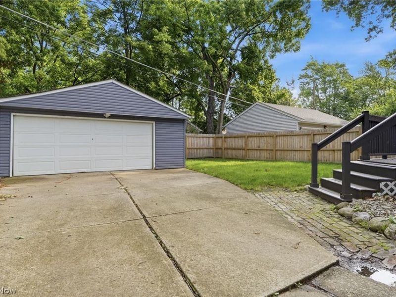 9704 Elsmere Drive, Parma, OH 44130 Photo 5