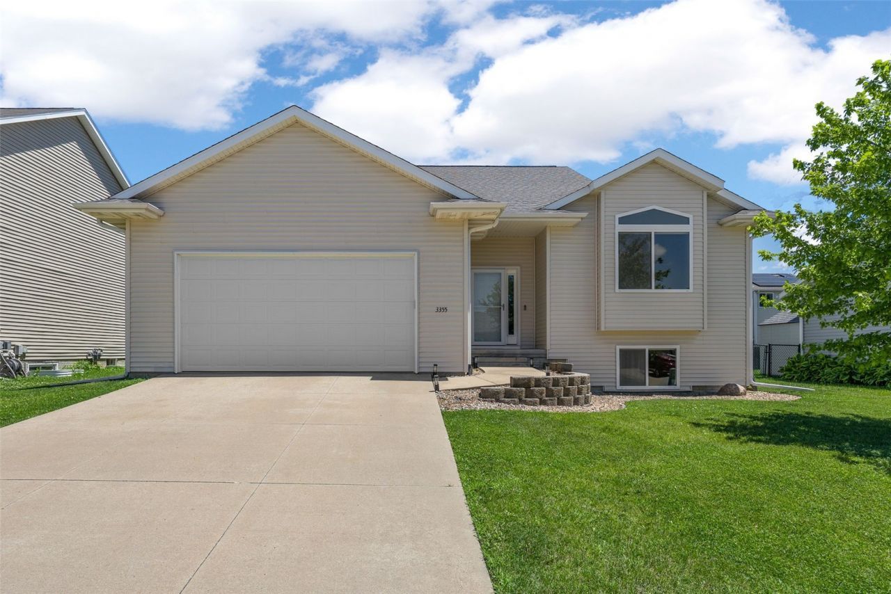 3355 Lennon Lane, Marion, IA 52302 Main Photo