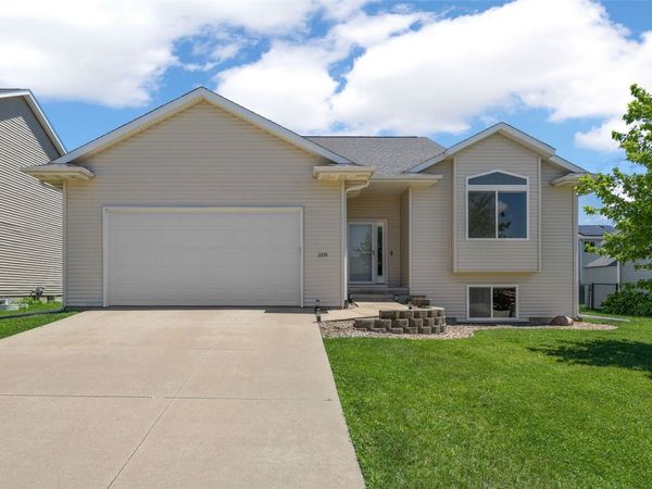 3355 Lennon Lane, Marion, IA 52302
