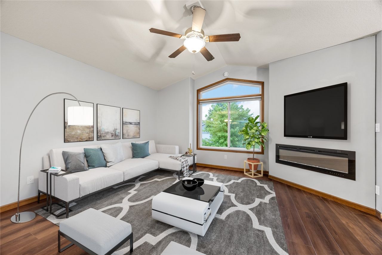 3355 Lennon Lane , Marion, IA 52302 Main Photo