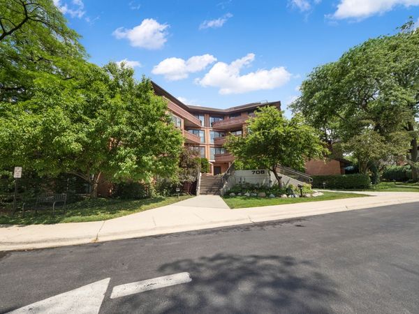 706 Waukegan Road , Unit C-203, Glenview, IL 60025
