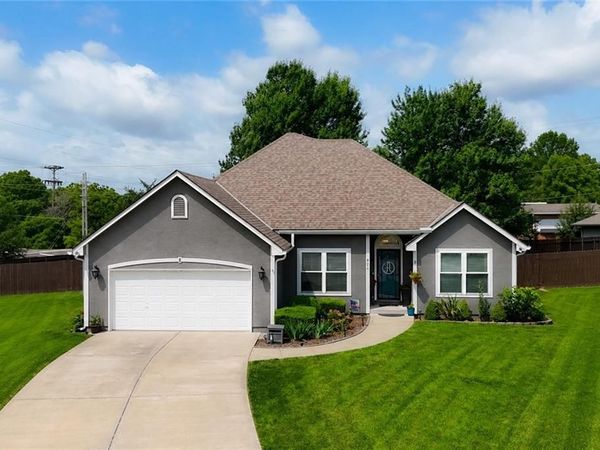 820 SW BENJAMIN Circle, Lee's Summit, MO 64081