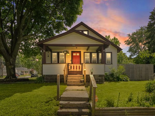 924 Spencer Street NE, Grand Rapids, MI 49505