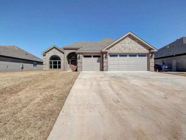 606 Corondelet Lane, Maumelle, AR 72113