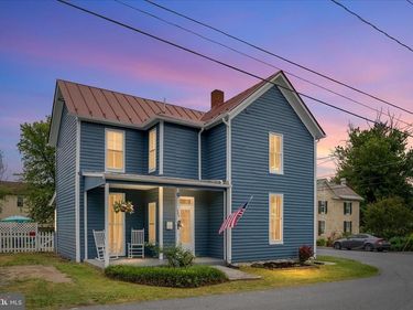 285 S MASSANUTTEN STREET, STRASBURG, VA 22657
