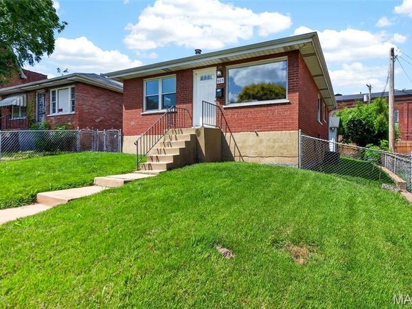 905 Russell Boulevard , St Louis, MO 63104